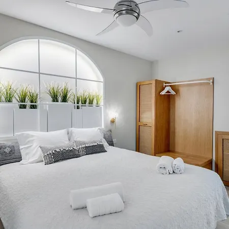 Polis Apartment *