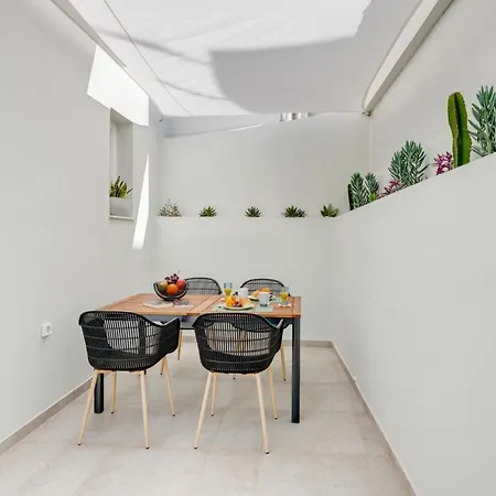 Apartment Polis