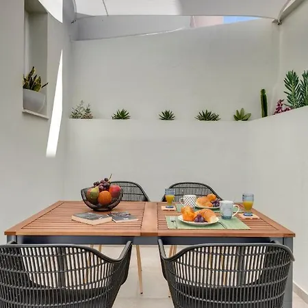 Polis 아파트 에르무폴리