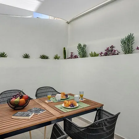 Polis 에르무폴리